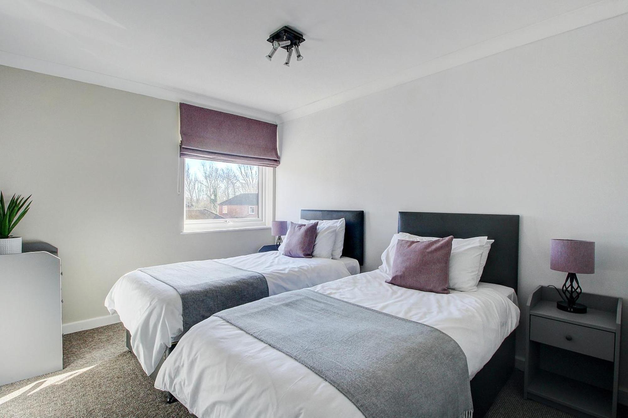 2 Minutes From Mk Central By Car- 2 Bed Apartment - 2 Free Parking Spaces- Hosted By Stayinmk 밀턴 케인즈 외부 사진