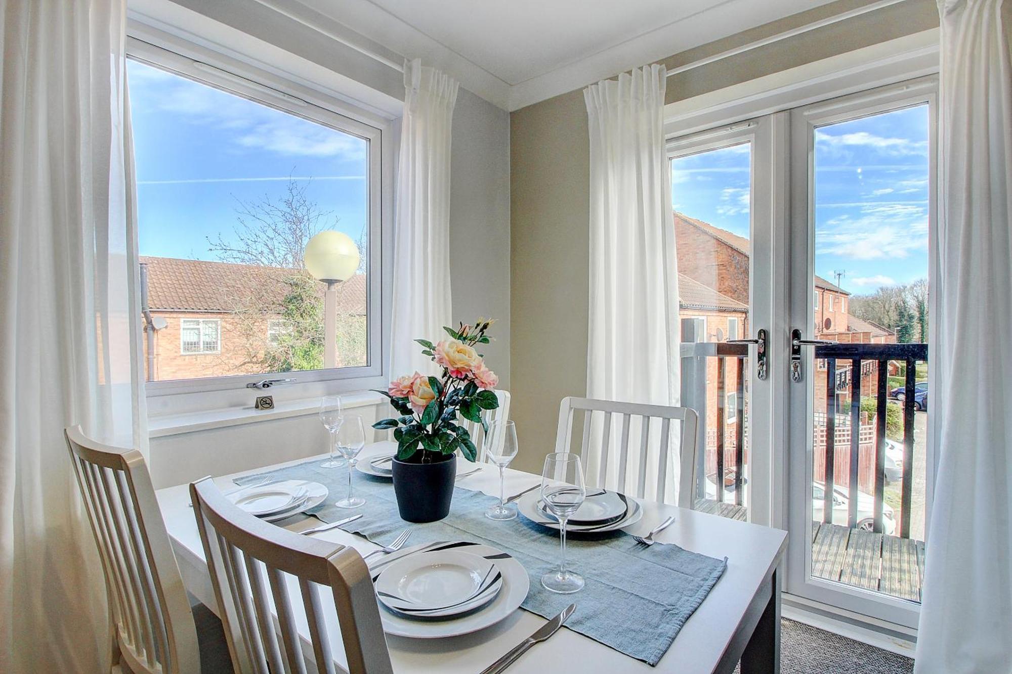 2 Minutes From Mk Central By Car- 2 Bed Apartment - 2 Free Parking Spaces- Hosted By Stayinmk 밀턴 케인즈 외부 사진